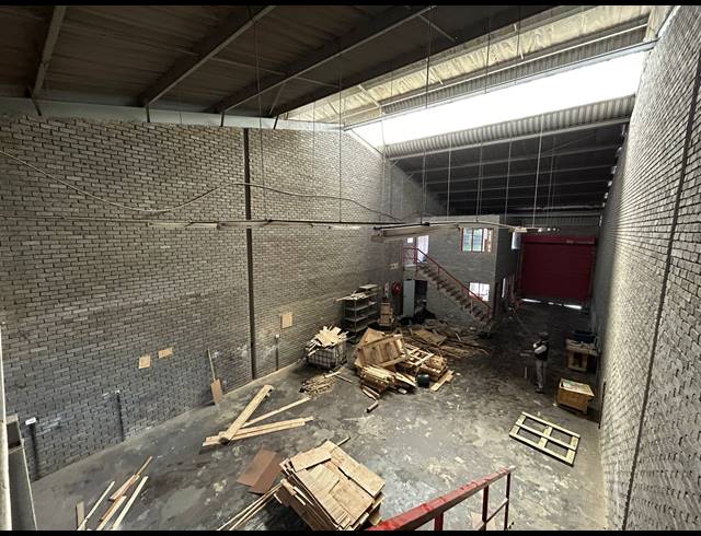 306M² WAREHOUSE TO LET IN KEW